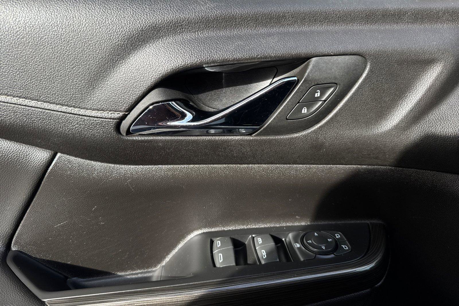 Used 2023 GMC Acadia SLT image 13