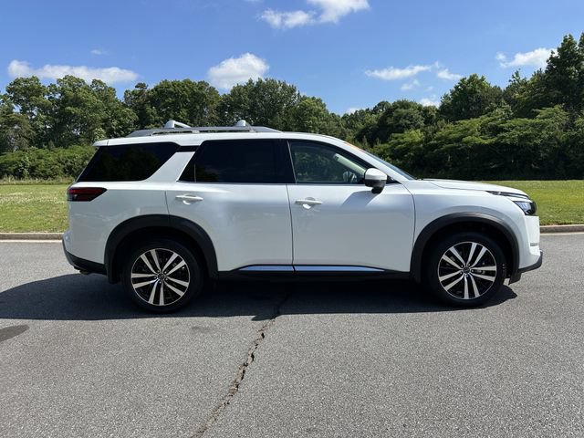 Certified 2025 Nissan Pathfinder Platinum AWD/4WD image 10