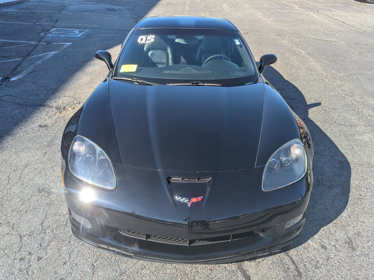 Used 2005 Chevrolet Corvette Coupe w/ Preferred Equipment Group RWD image 3