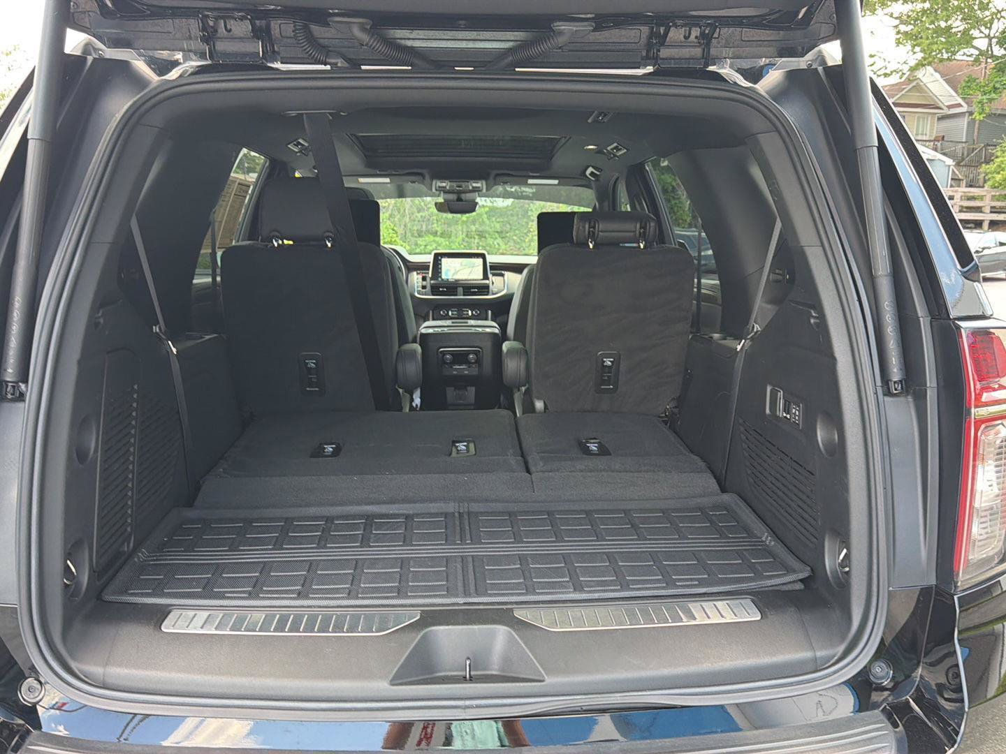 Used 2024 Chevrolet Tahoe High Country AWD/4WD image 37