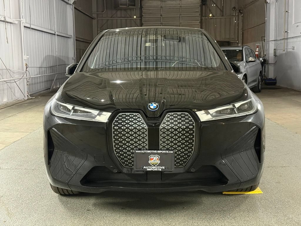 Used 2023 BMW iX xDrive50 w/ Sport Package AWD/4WD image 3
