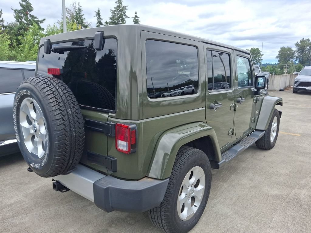 Used 2015 Jeep Wrangler Unlimited Sahara w/ Connectivity Group AWD/4WD image 5
