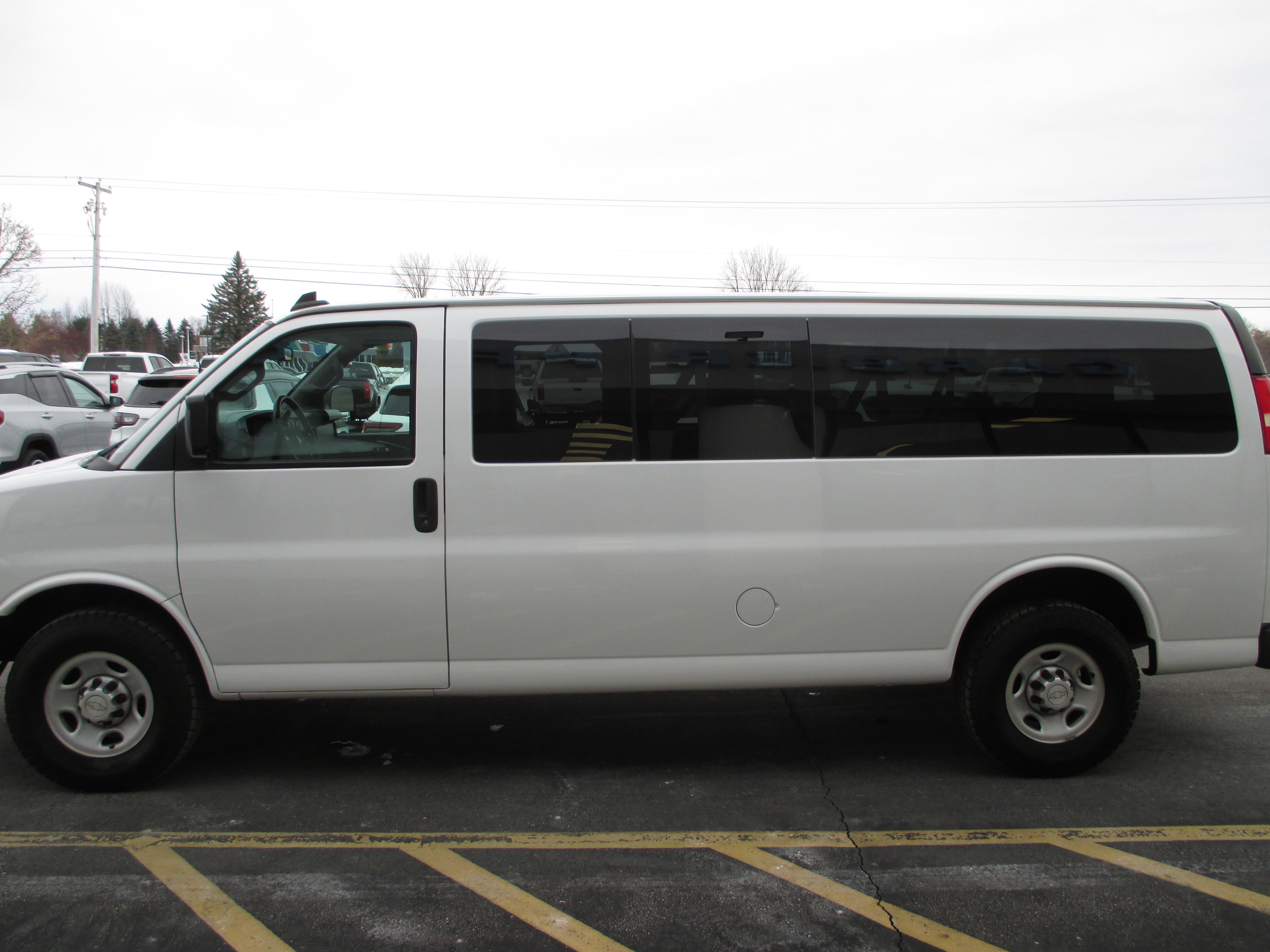 Used 2019 Chevrolet Express 3500 LS image 6