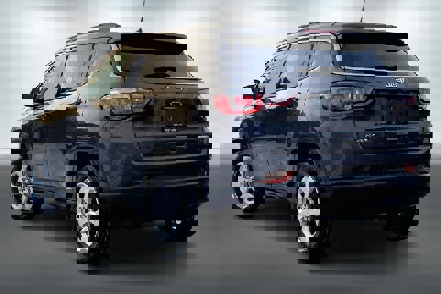 Used 2020 Jeep Compass Latitude w/ Cold Weather Group image 9