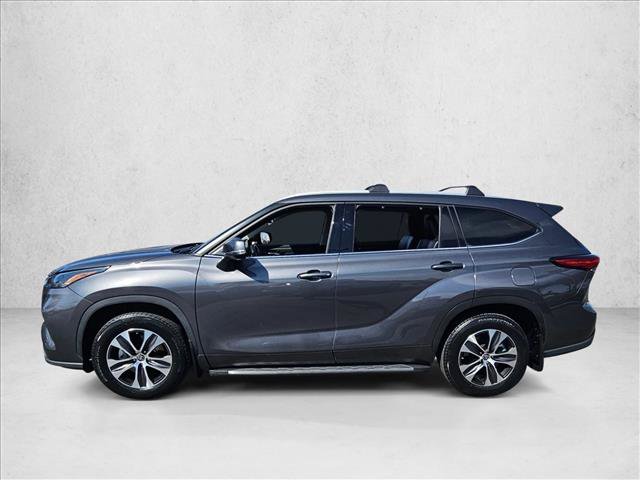 Used 2022 Toyota Highlander XLE FWD image 9