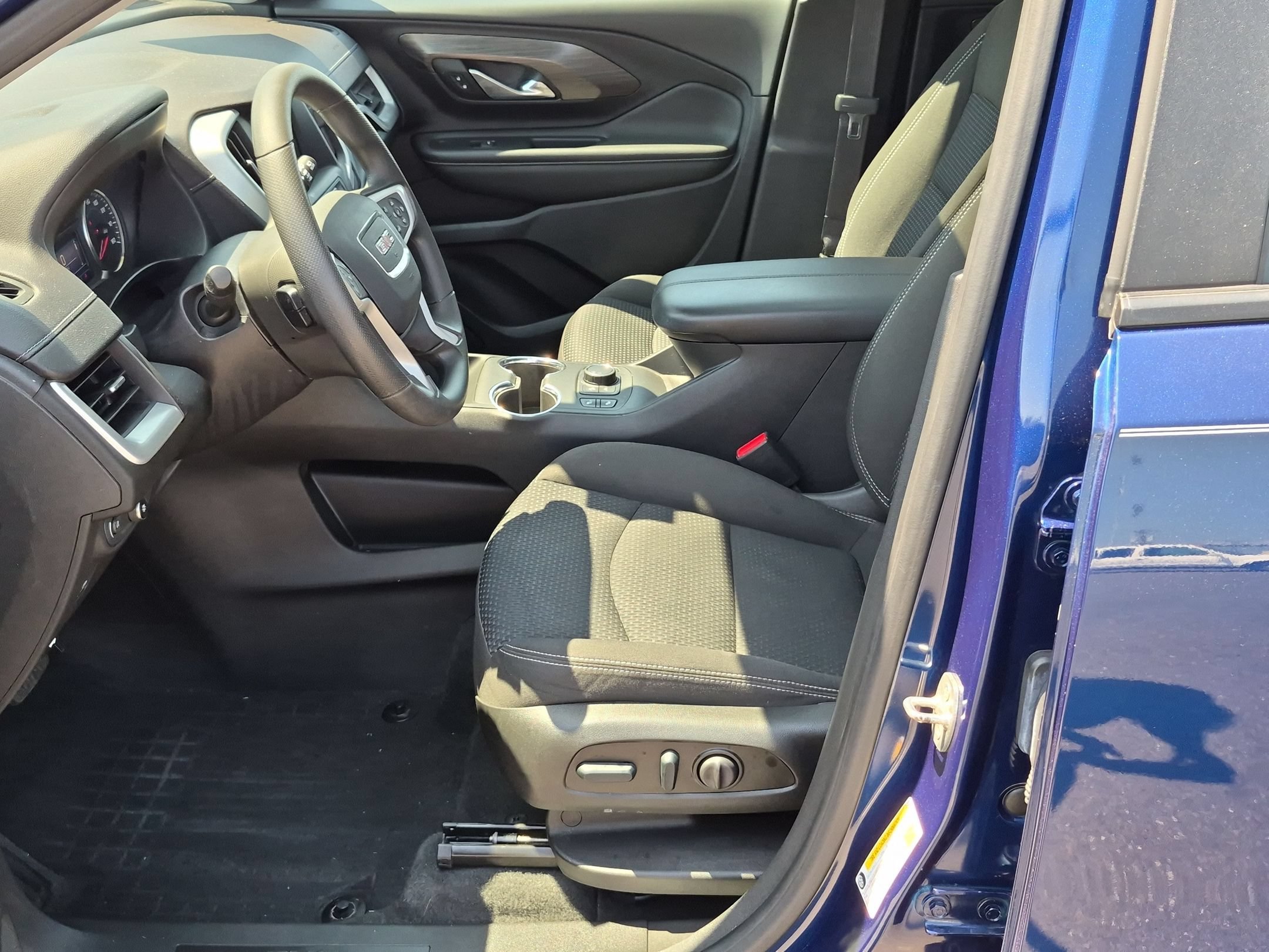 Certified 2022 GMC Terrain SLE w/ Driver Convenience Package FWD image 18