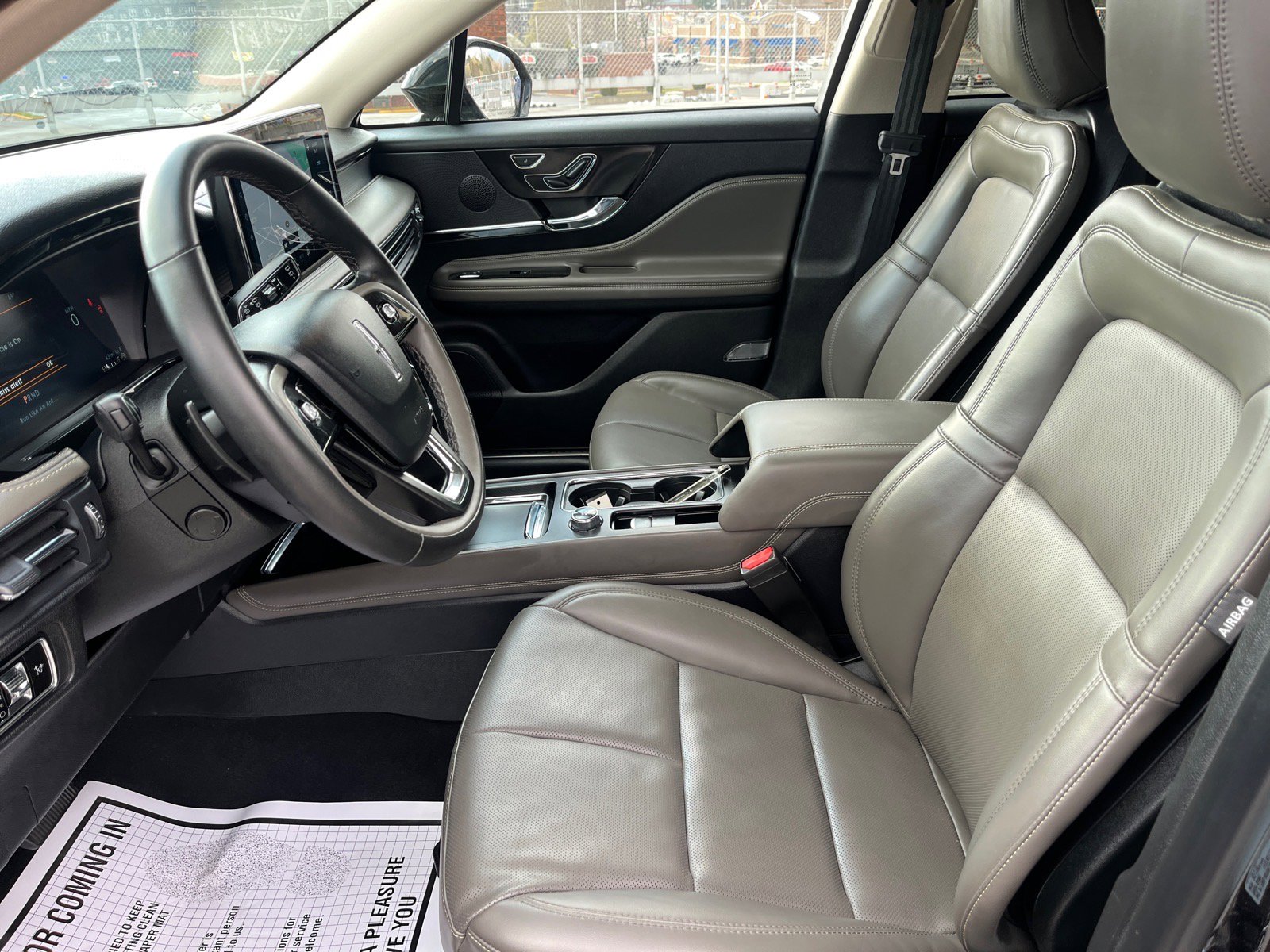 Used 2023 Lincoln Corsair AWD image 18