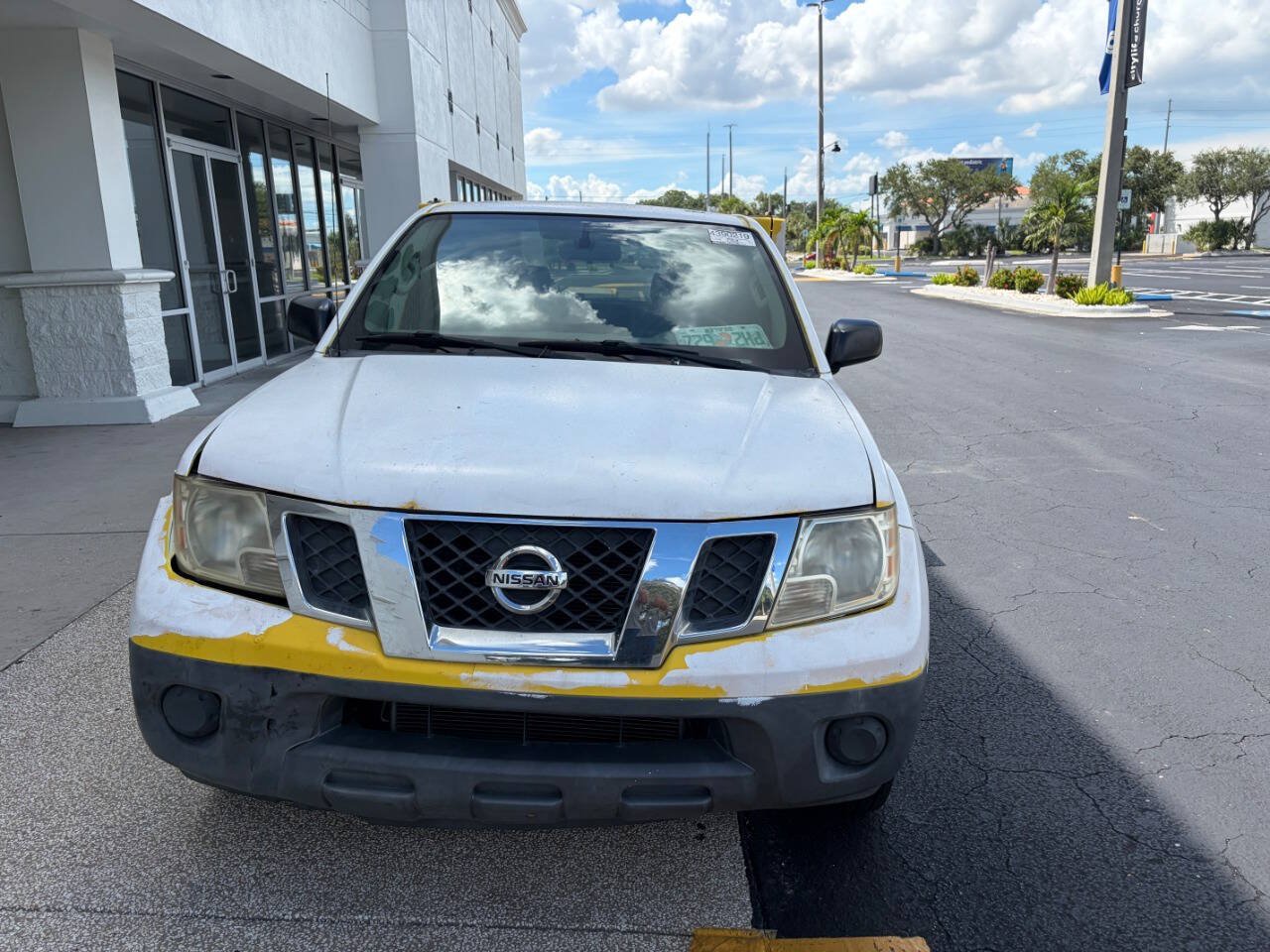 Used 2015 Nissan Frontier SV RWD image 2