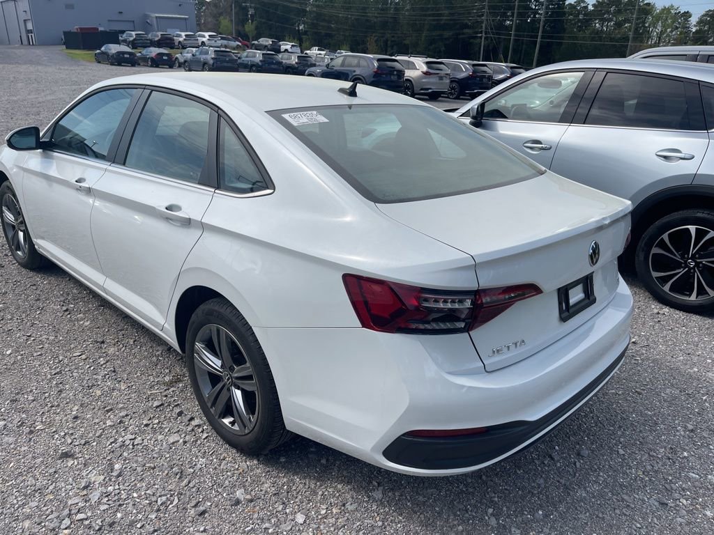Used 2023 Volkswagen Jetta SE image 4