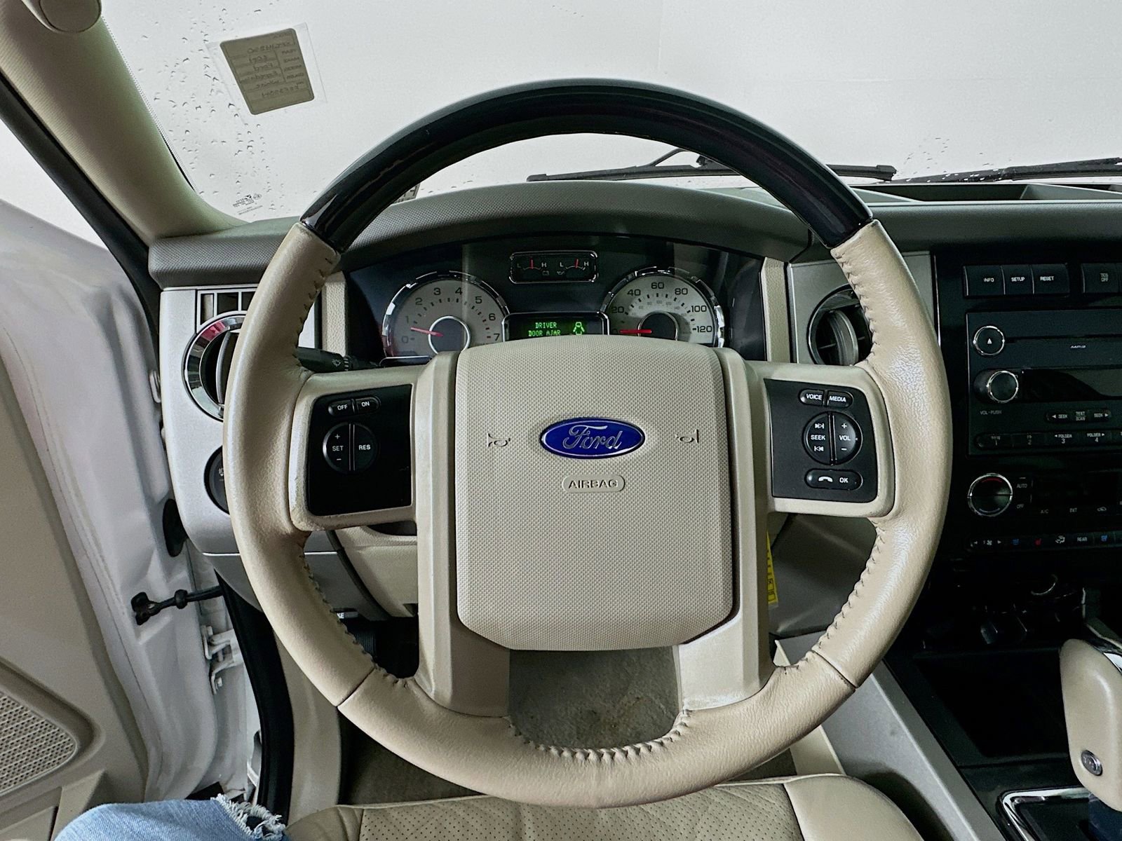 Used 2014 Ford Expedition Limited image 12