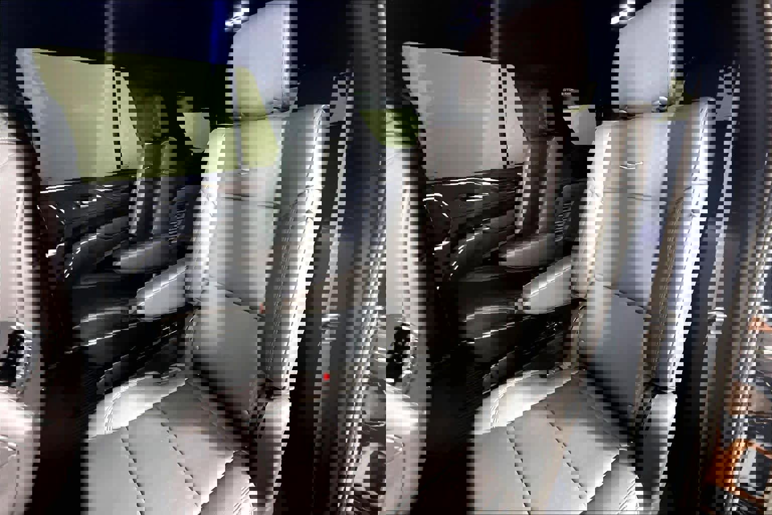 Used 2024 Cadillac Escalade Luxury RWD image 18