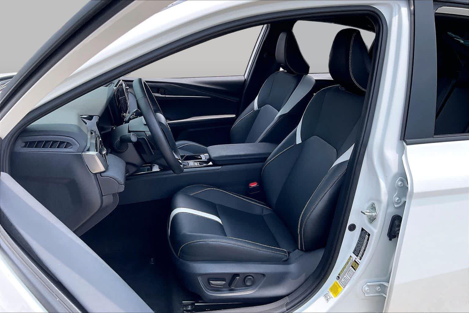 Used 2025 Toyota Camry SE FWD image 7