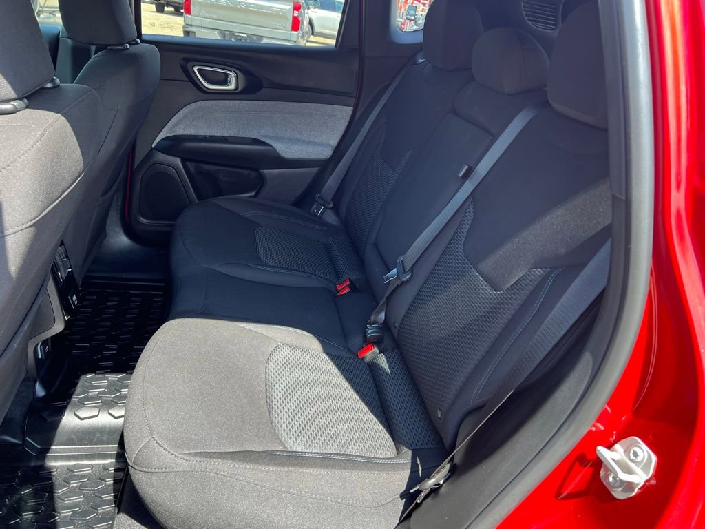 Used 2025 Jeep Compass Sport image 17