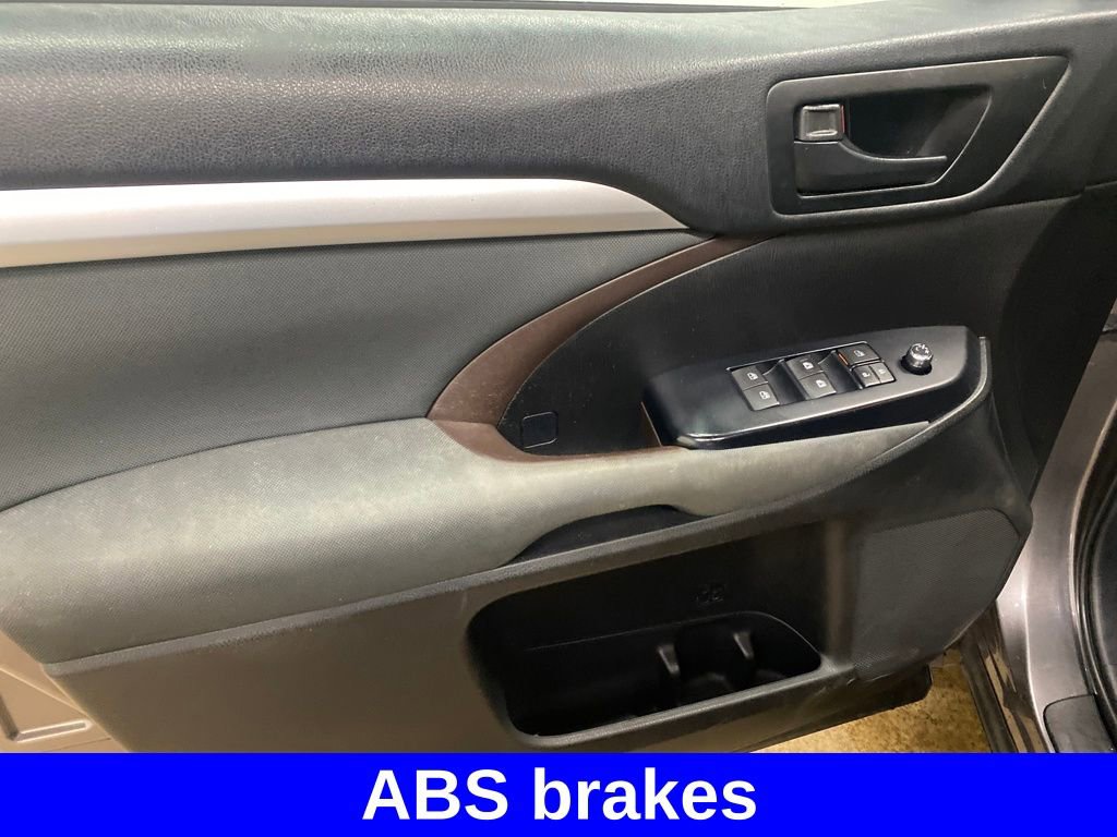 Used 2018 Toyota Highlander LE AWD/4WD image 8