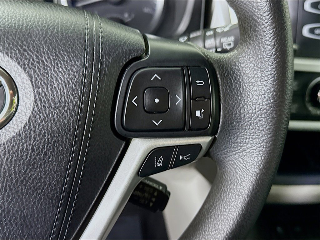 Certified 2019 Toyota Highlander LE image 22