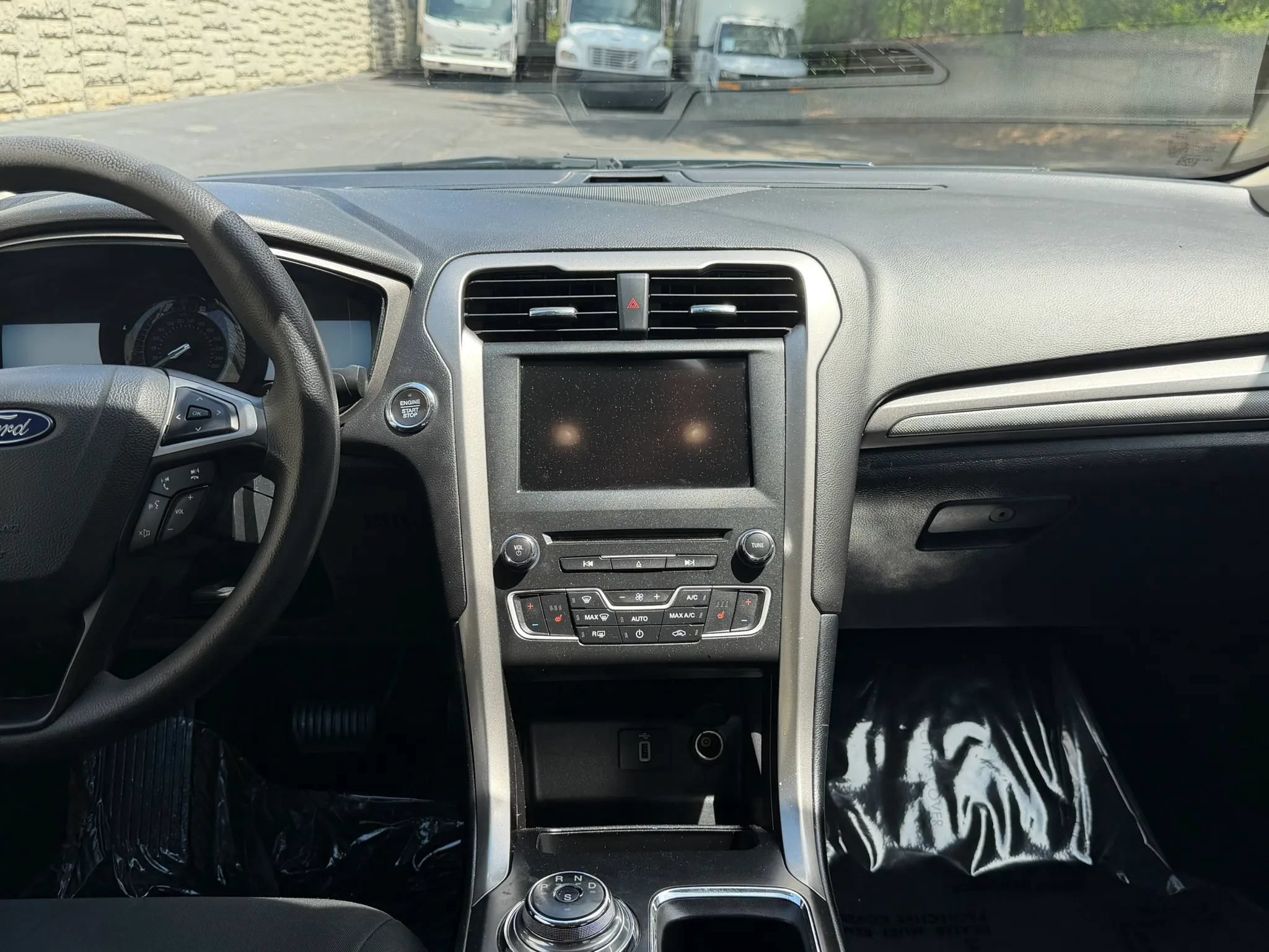 Used 2018 Ford Fusion SE w/ Fusion SE Technology Package FWD image 20