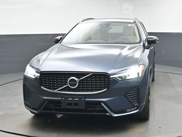 Used 2023 Volvo XC60 B6 Ultimate w/ Protection Package Premier image 3