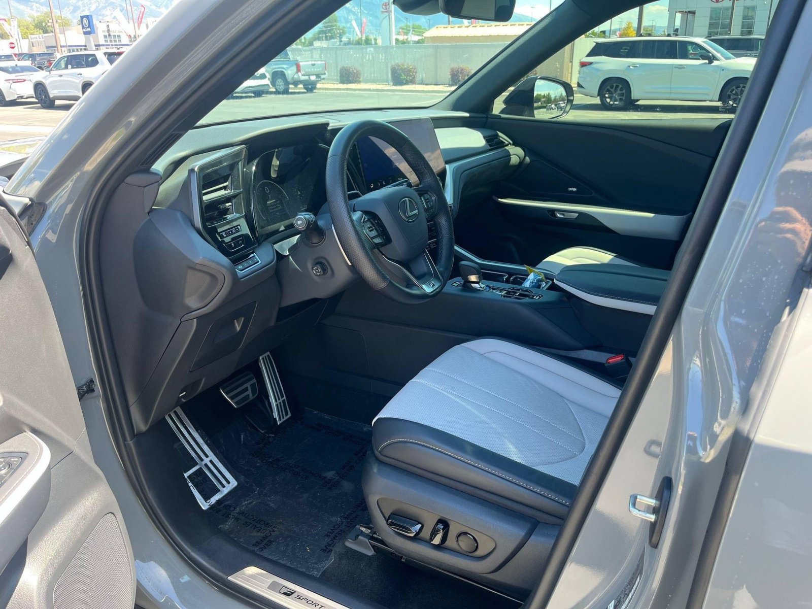 Used 2026 Lexus TX 500h AWD w/ Technology Package image 11