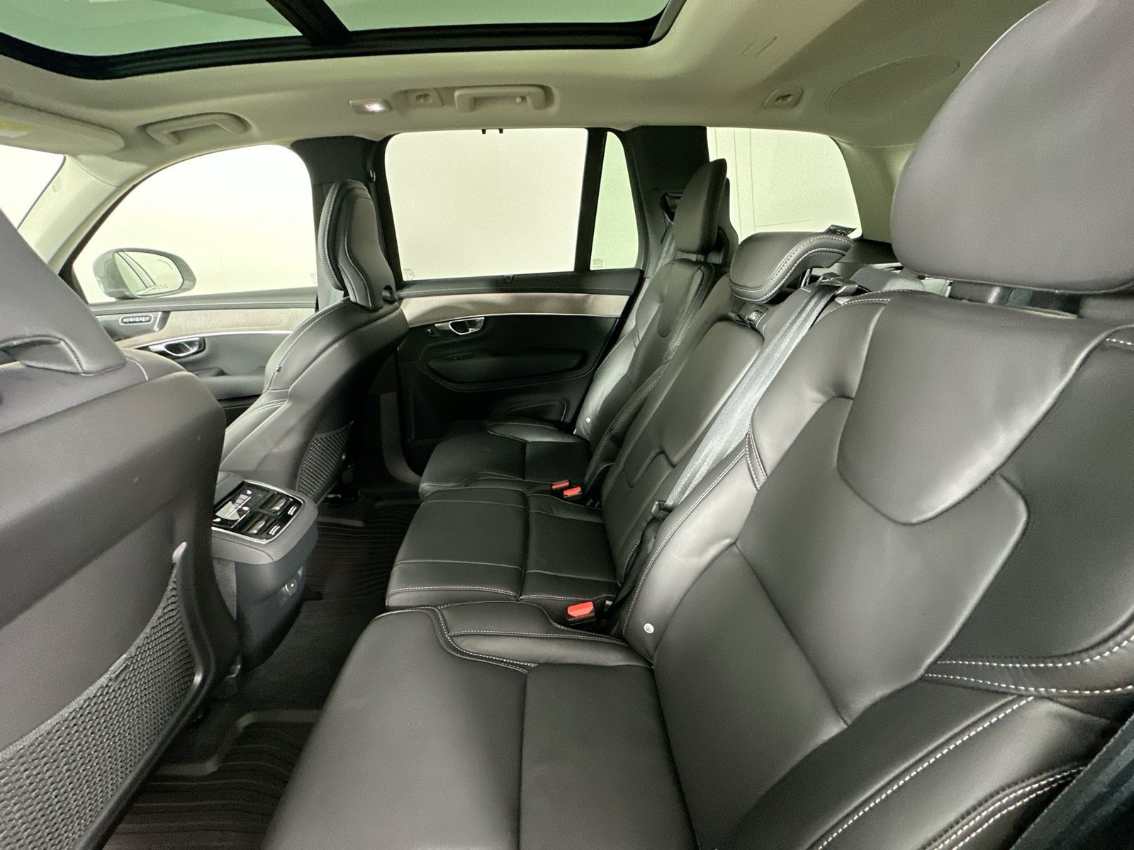 Certified 2026 Volvo XC90 B6 Ultra w/ Protection Package AWD/4WD image 36