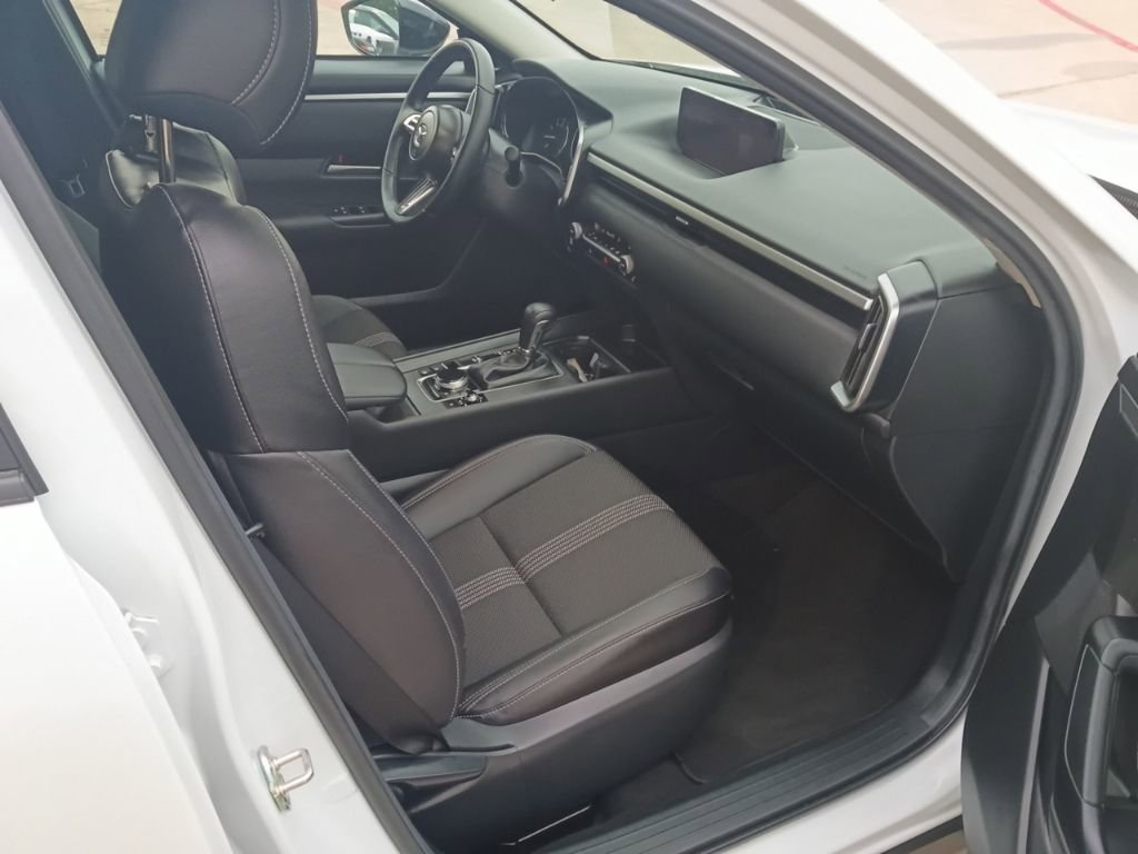 Used 2025 MAZDA CX-50 AWD 2.5 S w/ Premium Package image 9