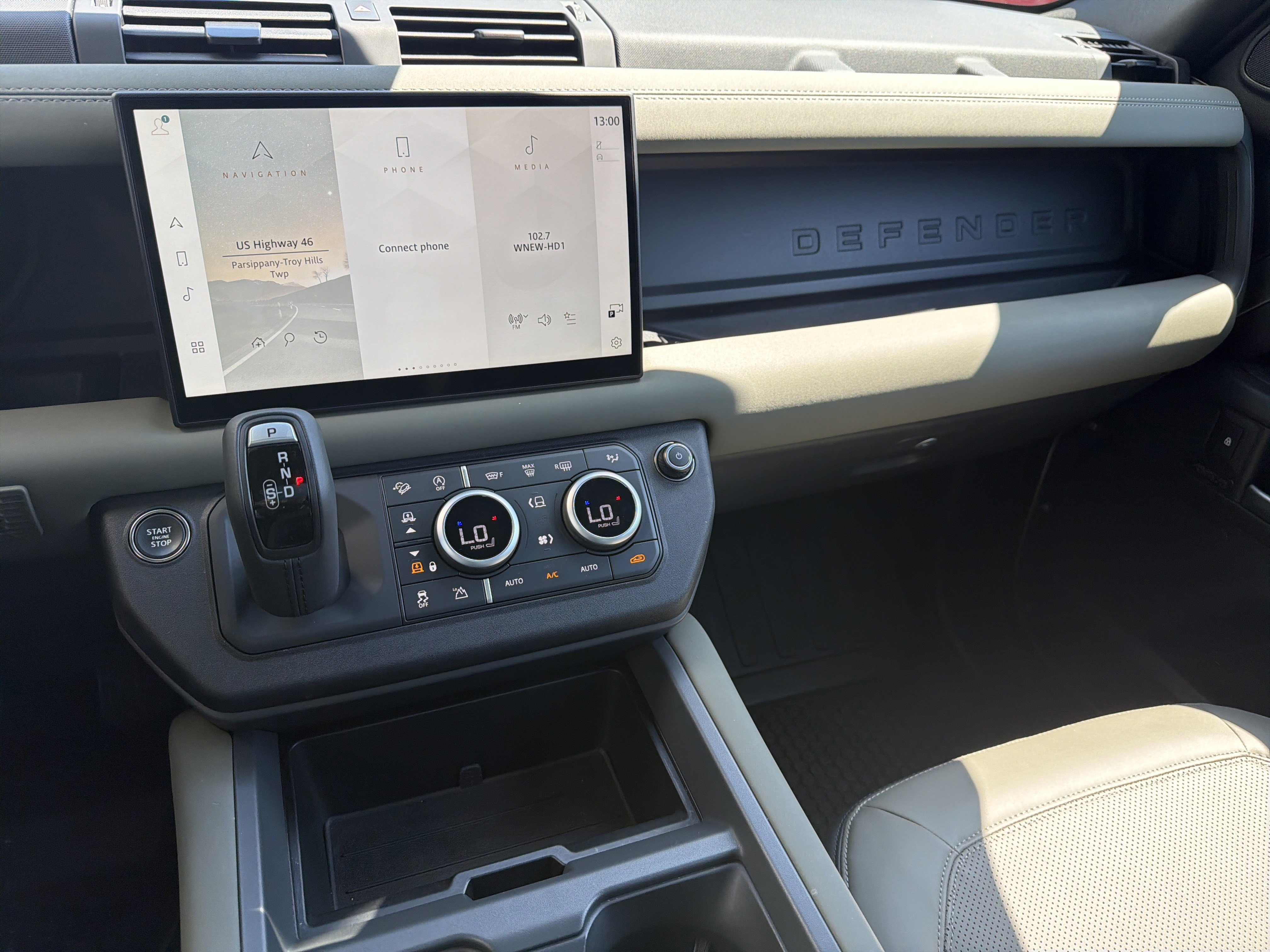 Used 2025 Land Rover Defender 110 X-Dynamic SE image 22