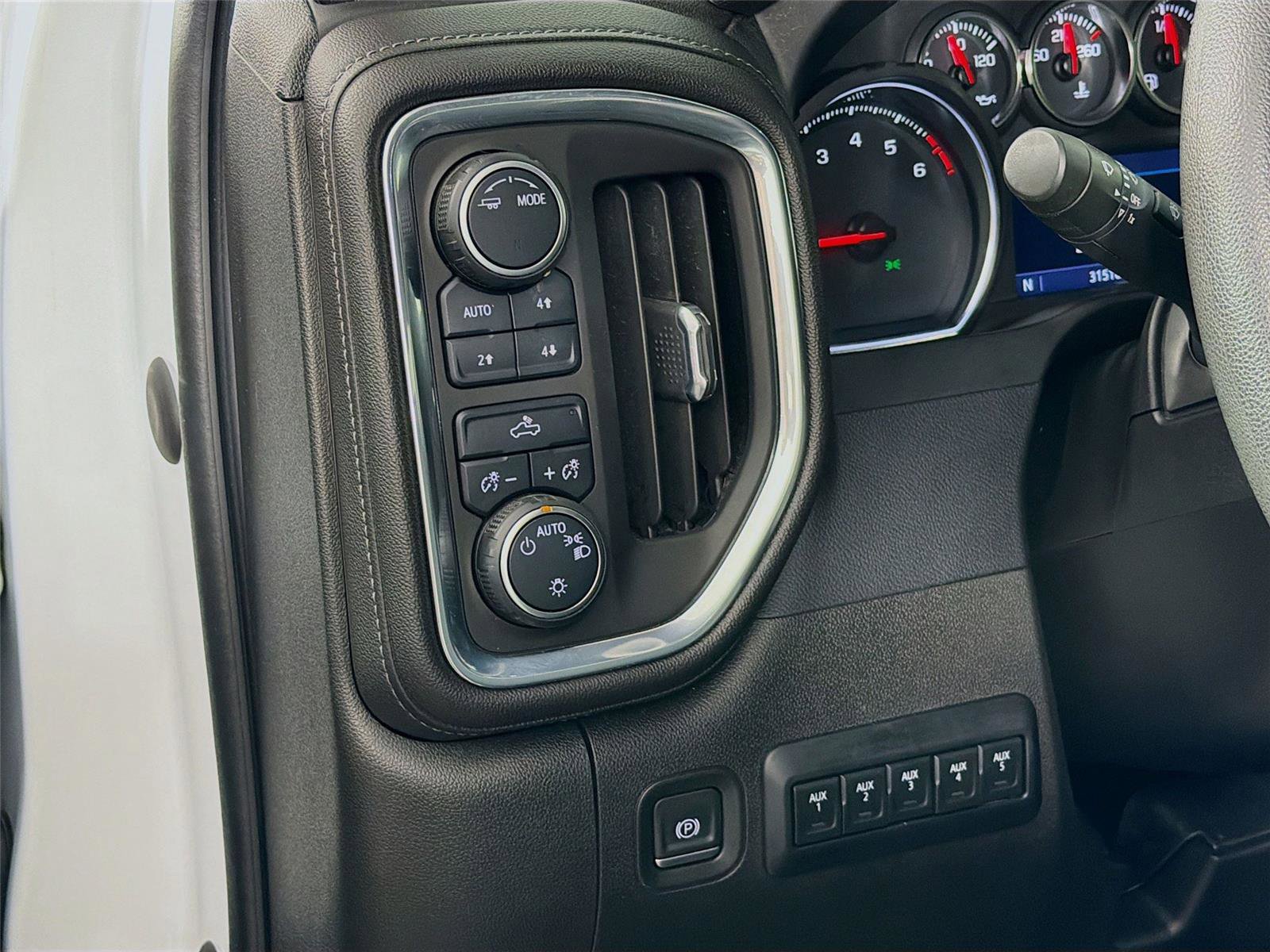 Used 2022 Chevrolet Silverado 3500 LT w/ Gooseneck/5TH Wheel Package AWD/4WD image 10