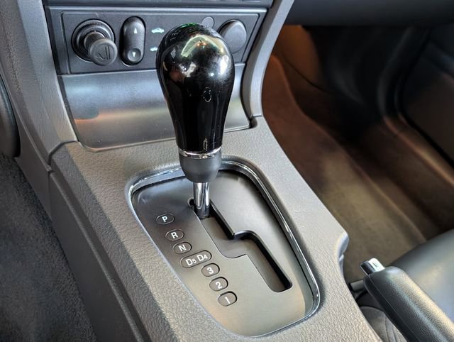 Used 2002 Ford Thunderbird Base image 24