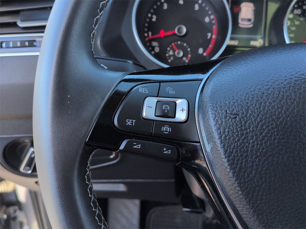 Used 2021 Volkswagen Tiguan SE w/ Panoramic Sunroof Package image 20