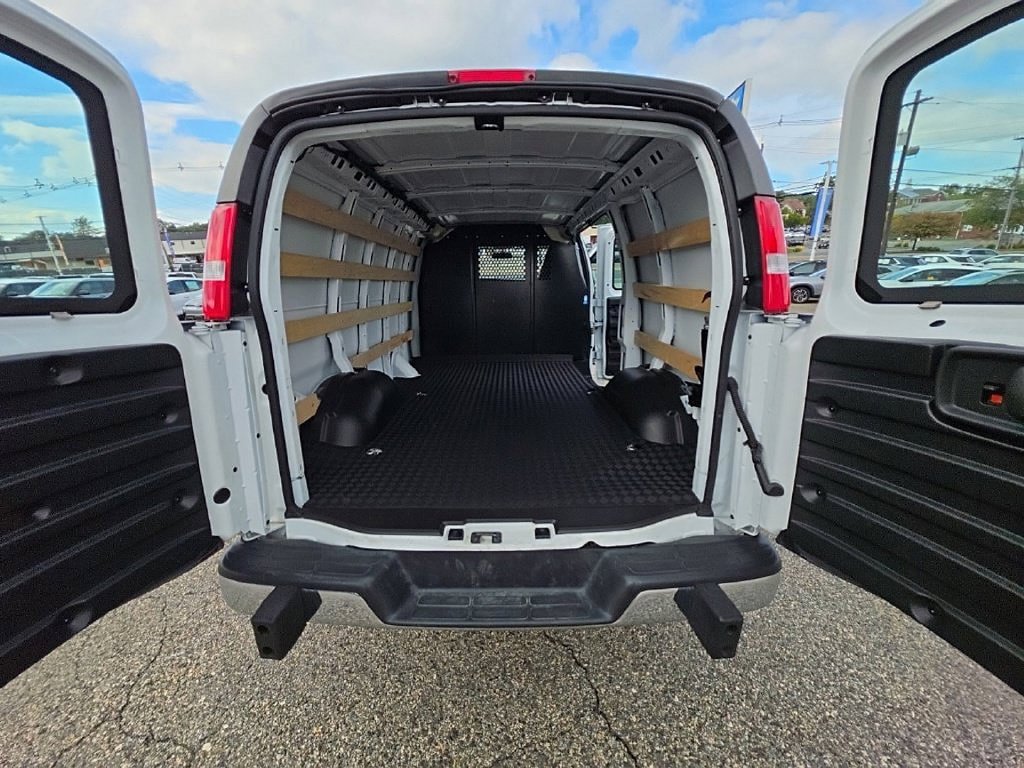 Certified 2025 Chevrolet Express 2500 w/ Driver Convenience Package RWD image 28