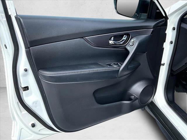 Used 2020 Nissan Rogue SV image 18