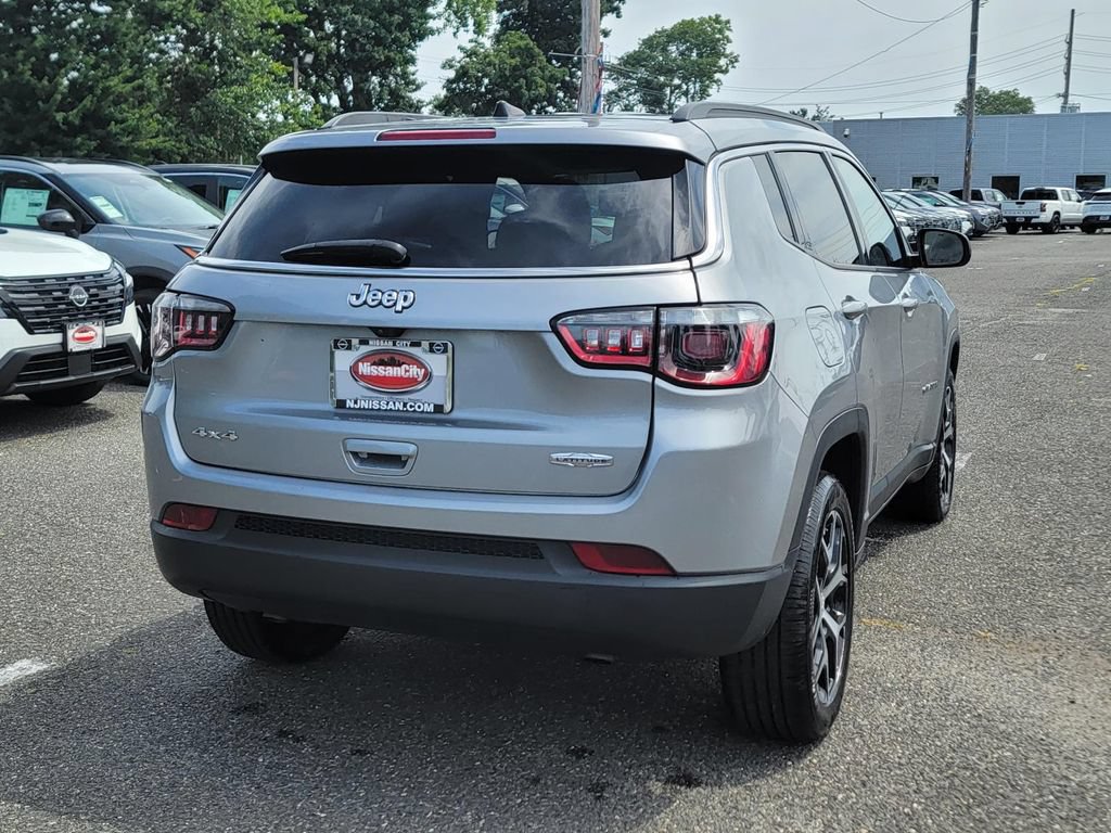 Used 2024 Jeep Compass Latitude AWD/4WD image 9