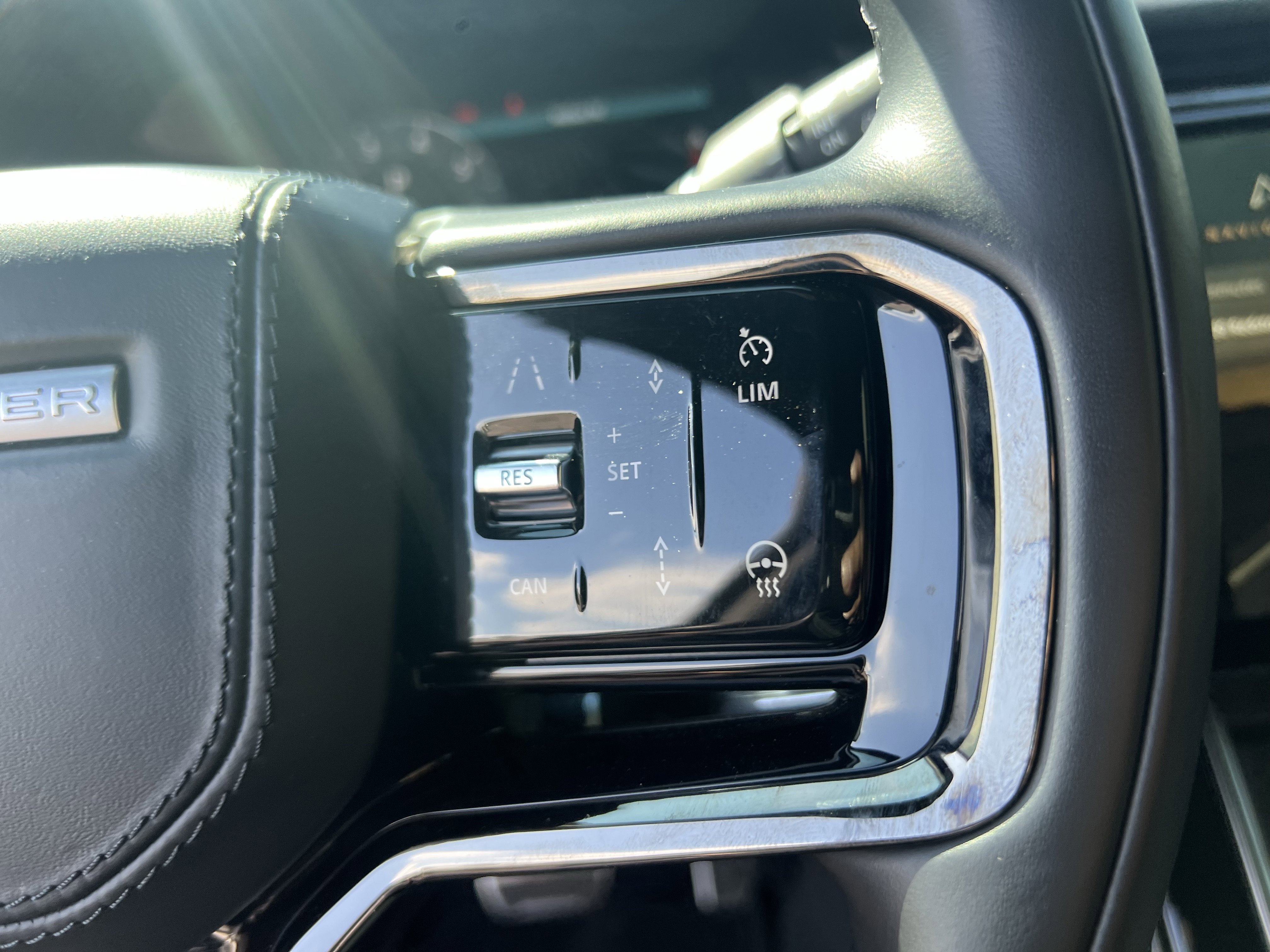 Used 2025 Land Rover Range Rover Velar Dynamic SE AWD/4WD image 20