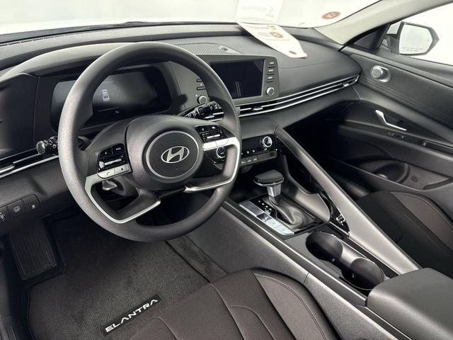Used 2025 Hyundai Elantra Hybrid FWD image 22