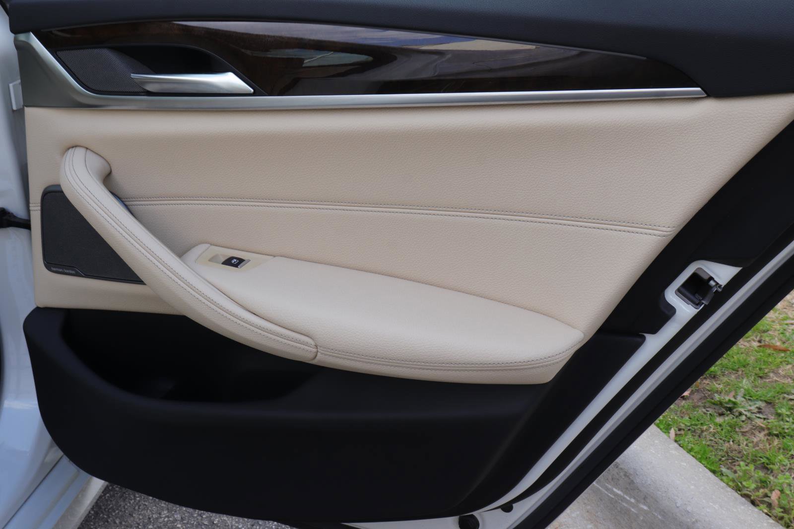 Used 2019 BMW 530i w/ Convenience Package image 18