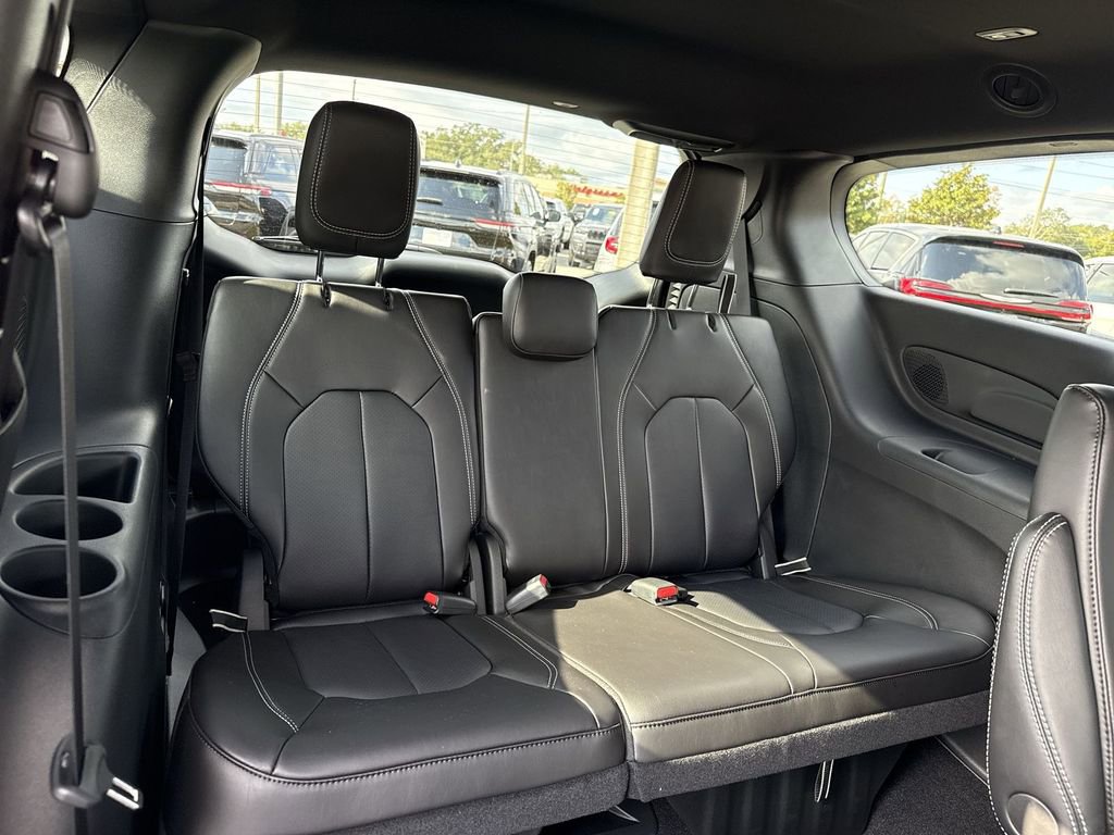 New 2026 Chrysler Pacifica Select FWD image 26