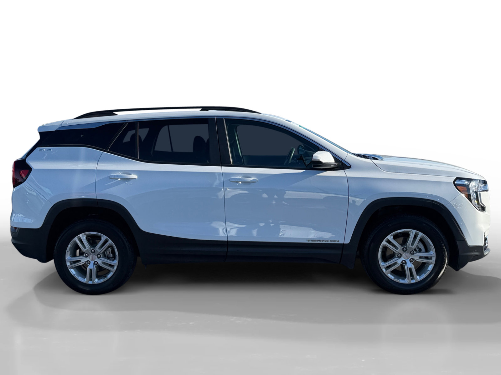 Used 2023 GMC Terrain SLE w/ Driver Convenience Package image 6