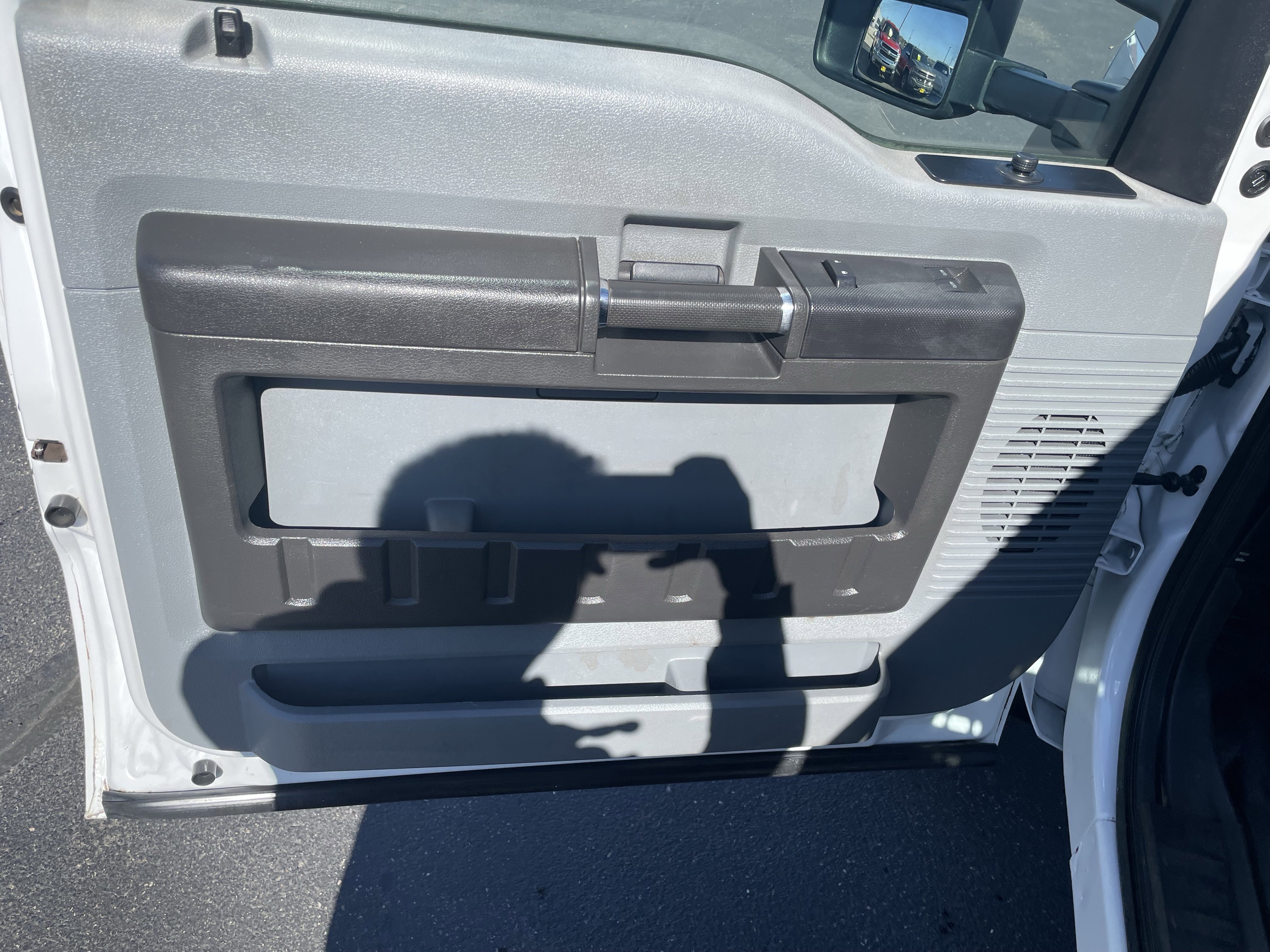 Used 2014 Ford F550 4x4 Regular Cab Super Duty image 11