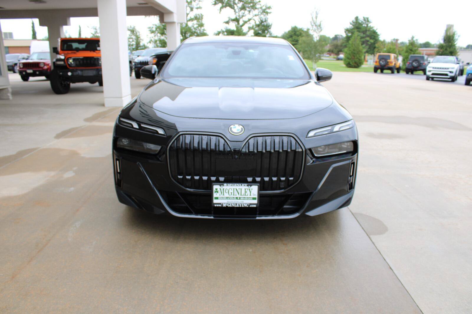 Used 2024 BMW 740i xDrive AWD/4WD image 3