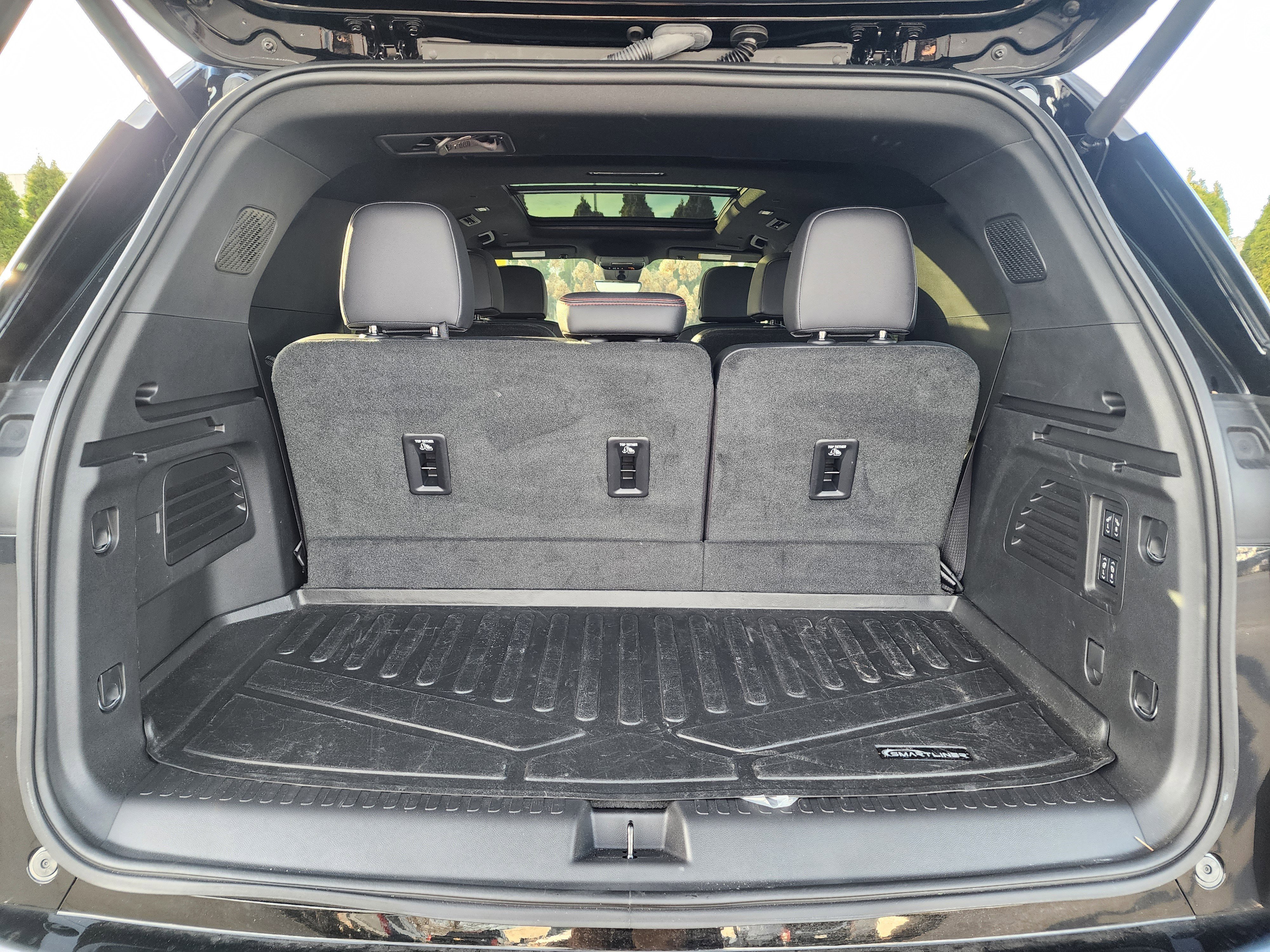 Used 2025 Chevrolet Traverse RS image 13