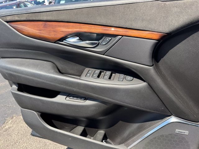 Used 2016 Cadillac Escalade Luxury AWD/4WD image 4