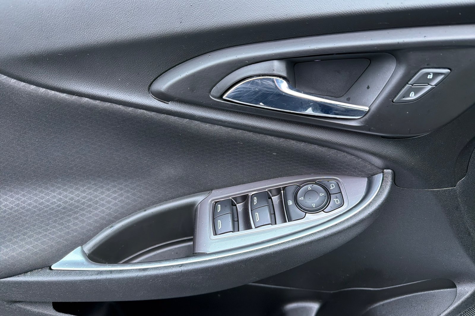 Used 2018 Chevrolet Malibu LT FWD image 8