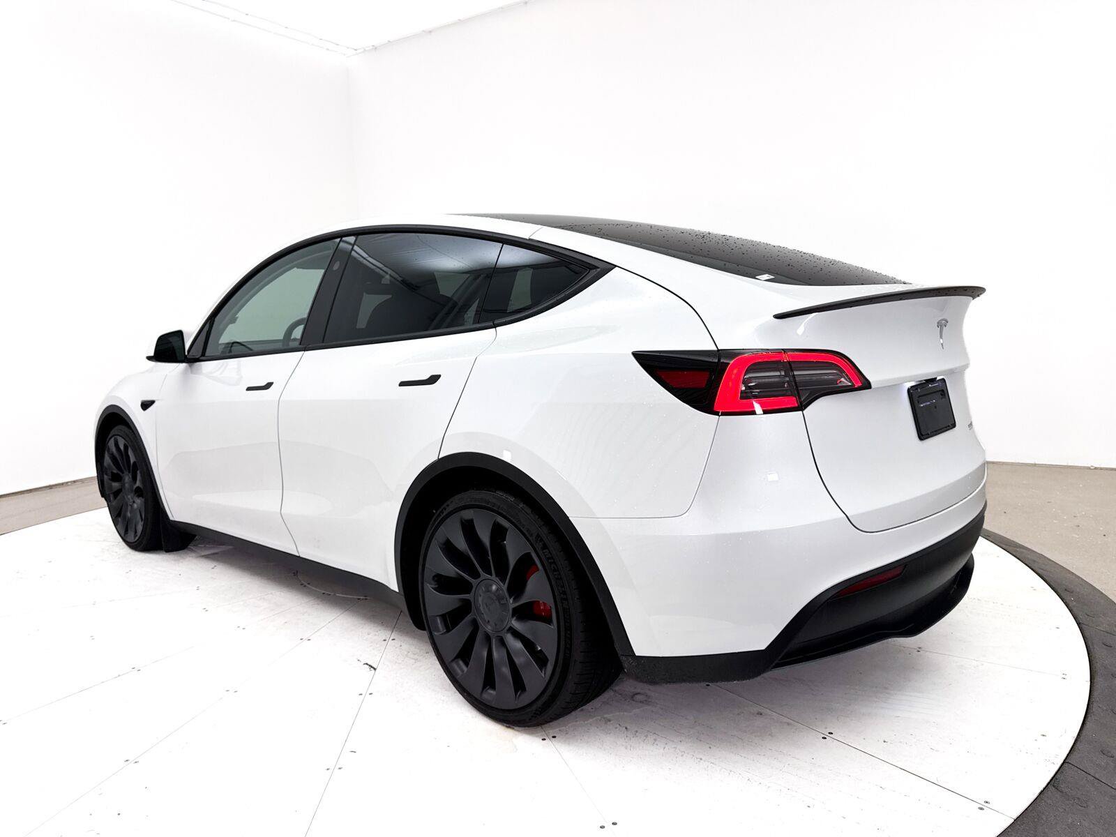 Used 2024 Tesla Model Y Performance AWD/4WD image 14