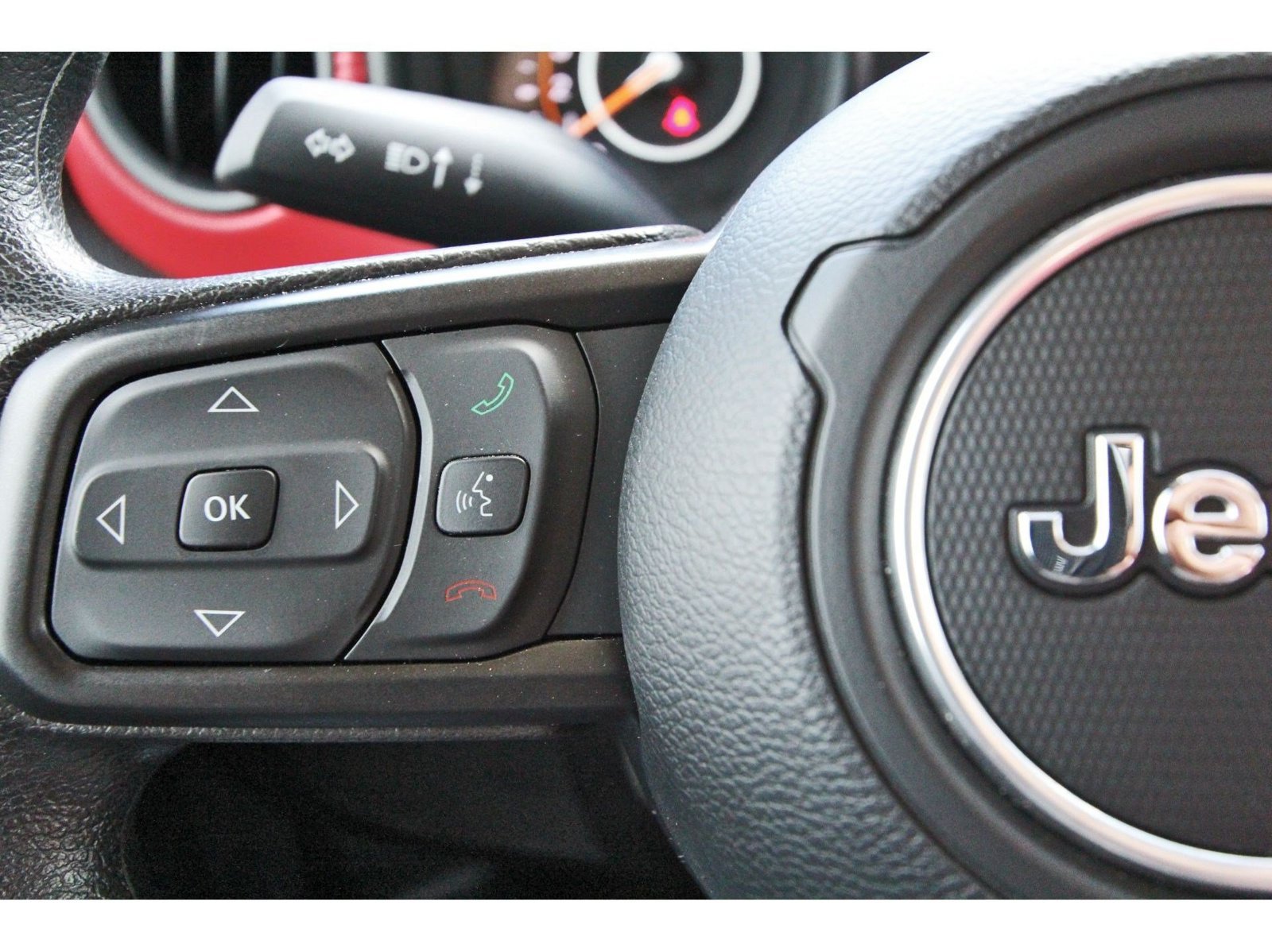 Used 2025 Jeep Gladiator Sport AWD/4WD image 17