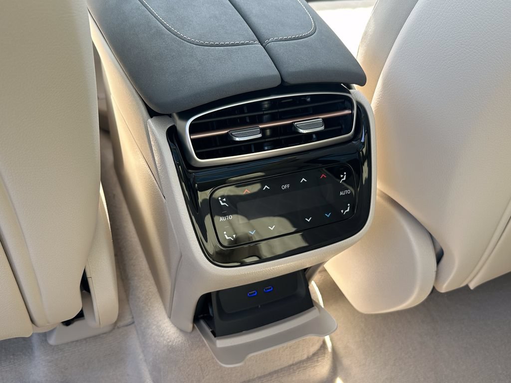 New 2026 Mercedes-Benz EQS 550 4MATIC SUV image 26