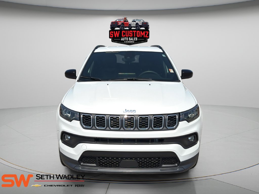 Used 2024 Jeep Compass Latitude AWD/4WD image 2