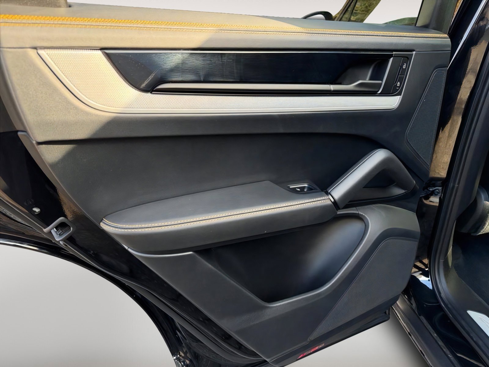 Used 2024 Porsche Cayenne Coupe image 14