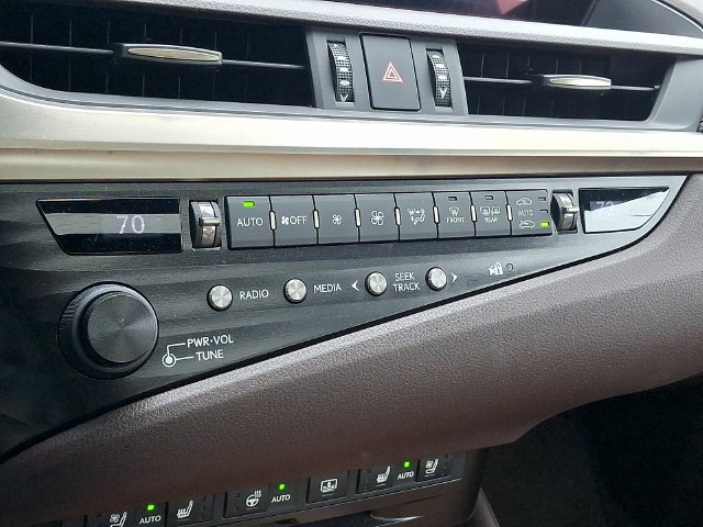 Used 2019 Lexus ES 300h w/ Accessory Package 2 FWD image 16