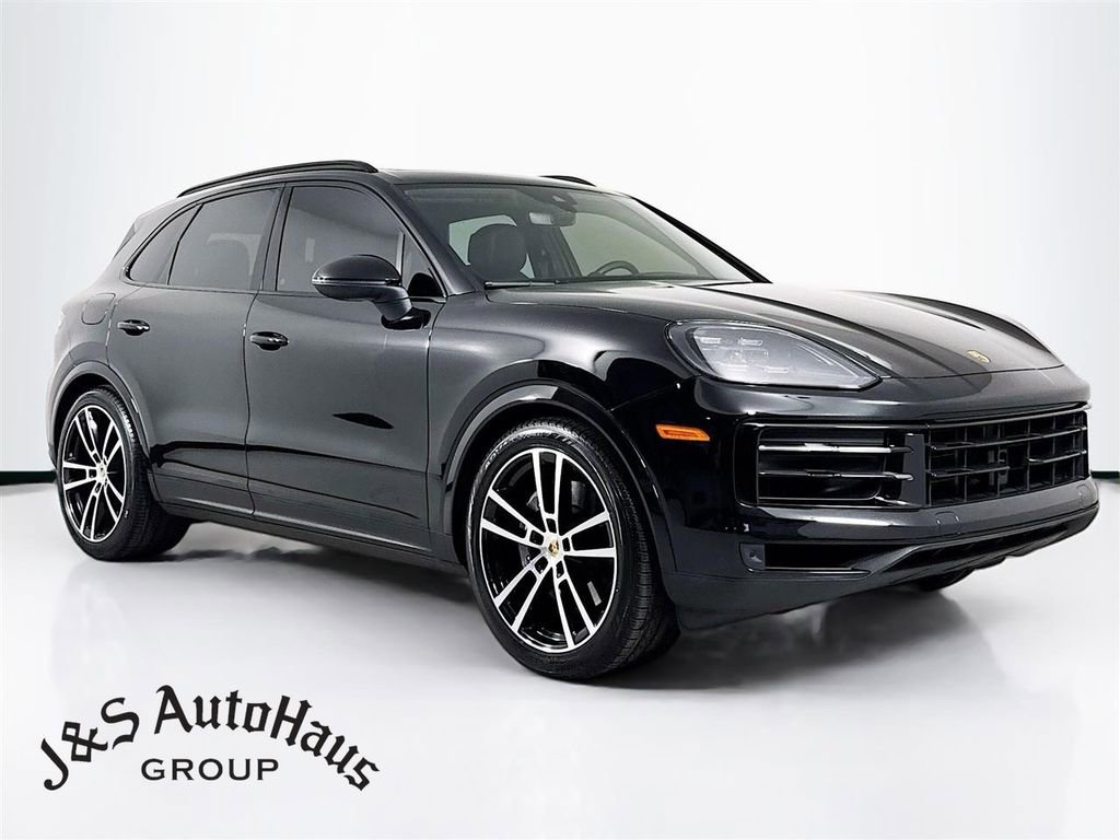 Used 2024 Porsche Cayenne w/ Premium Package image 1