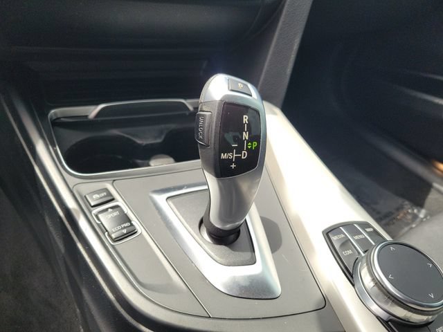 Used 2018 BMW 320i xDrive Sedan w/ Convenience Package AWD/4WD image 32