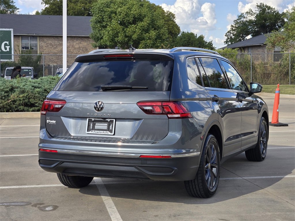 Used 2023 Volkswagen Tiguan SE w/ Panoramic Sunroof Package image 8